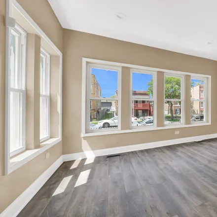 Image 4 - 1021 North Harding Avenue, Chicago, IL 60651, USA - House for sale