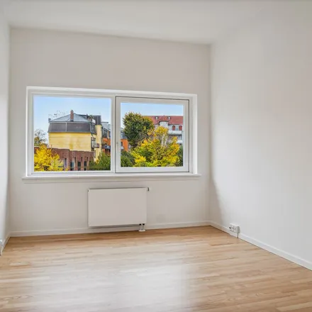 Rent this 3 bed apartment on C.V.E. Knuths Vej 2B in 2900 Hellerup, Denmark