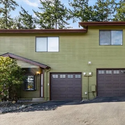 Buy this 3 bed townhouse on 40 Northwest Columbia Drive in Oak Harbor, WA 98277