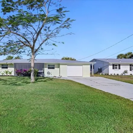 Image 2 - 1370 Maryknoll Road South, Englewood, FL 34223, USA - House for sale