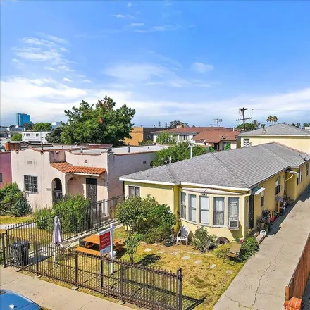 Buy this studio townhouse on 2091 South Burnside Avenue in Los Angeles, CA 90016