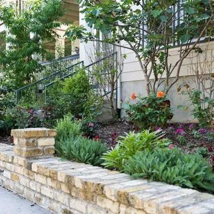 Image 6 - 2610 Kinney Oaks Court, Austin, TX 78704, USA - House for sale