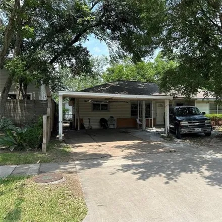 Buy this 3 bed townhouse on 8514 Montridge Dr in Houston, Texas