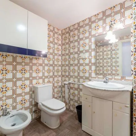 Rent this 5 bed apartment on Plaça de Vicent Iborra in 46001 Valencia, Spain