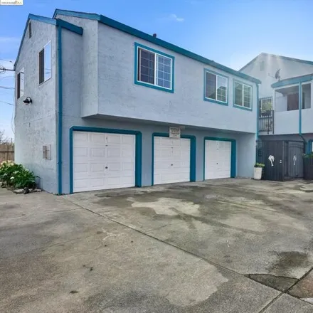 Buy this 9 bed house on 7 16th Street in Richmond, CA 94875
