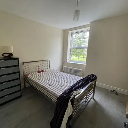 Rent this 1 bed room on Kwik Fit in Wilderspool Causeway, Wilderspool