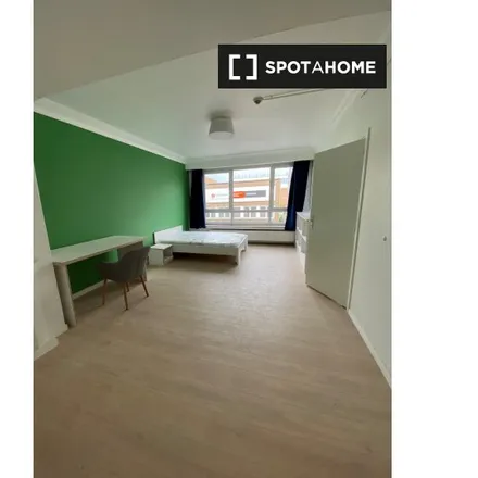 Rent this 1 bed room on Carrefour Market in Tomberg 96-114, 1200 Woluwe-Saint-Lambert - Sint-Lambrechts-Woluwe