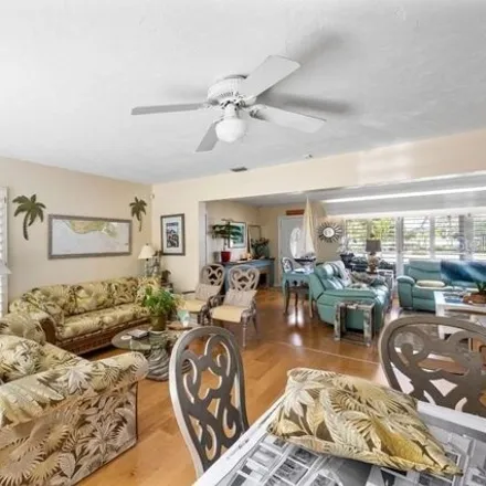 Image 9 - 15892 2nd Street East, Redington Beach, Pinellas County, FL 33708, USA - House for sale