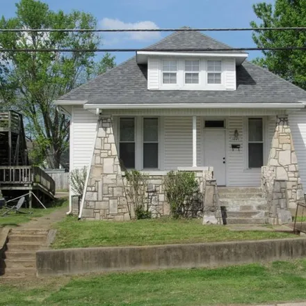 Buy this 2 bed house on 1205 Clay Street in Henderson, KY 42420