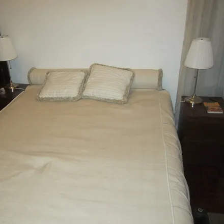 Rent this 1 bed apartment on Algés in Linda-a-Velha e Cruz Quebrada-Dafundo, Núcleo Urbano Histórico de Algés