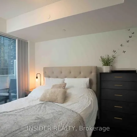 Image 3 - Harbour Plaza Condos, Gardiner Expressway, Old Toronto, ON M5J 0E1, Canada - Apartment for rent