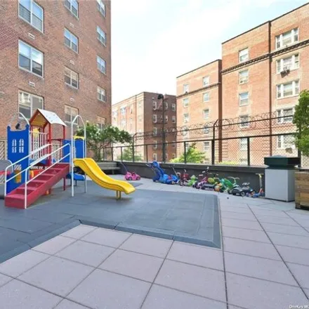 Image 4 - The Continental, Queens Boulevard, New York, NY 11375, USA - Apartment for sale