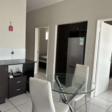 Image 8 - Amanzimtoti Road, Paulshof, Sandton, 2056, South Africa - Apartment for rent
