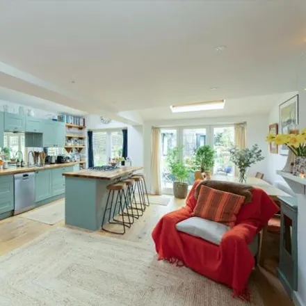 Image 2 - 28 Ashbourne Grove, London, SE22 8HQ, United Kingdom - Duplex for sale