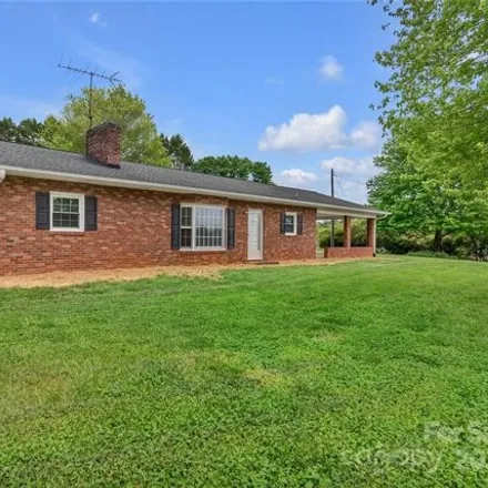 Image 2 - 165 Mayes Parker Lane, Alexander County, NC 28681, USA - House for sale