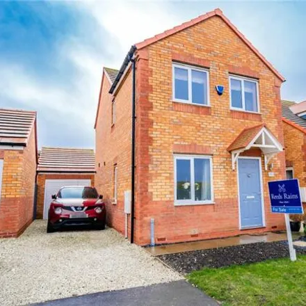 Buy this 3 bed duplex on Sidings Road in Grimsby, DN31 2FB