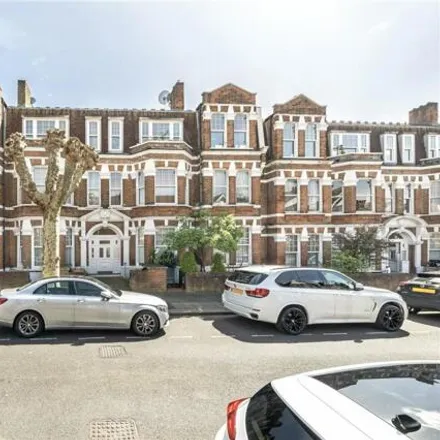 Rent this 2 bed room on Rutland Park Mansions in Rutland Park, Willesden Green