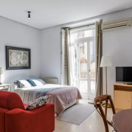 Rent this studio apartment on Montmarte in Carrer de Sant Martí, 46001 Valencia