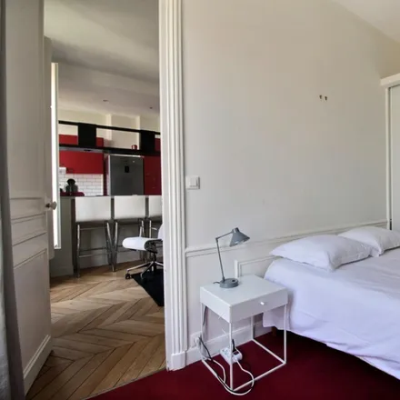 Image 2 - 21 Boulevard Saint-Germain, 75005 Paris, France - Apartment for rent