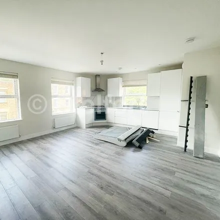 Image 4 - Femaura, 458 Hornsey Road, London, N4 3GY, United Kingdom - Apartment for rent