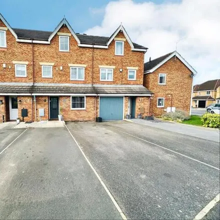 Buy this 4 bed townhouse on Stanier Way in Renishaw, S21 3UU