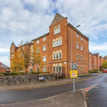 Rent this 2 bed apartment on Clos Dewi Sant in Cardiff, CF11 9EW