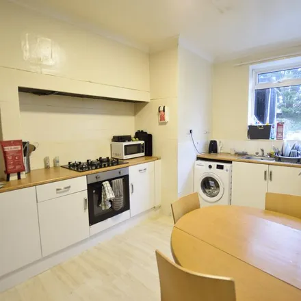 Image 2 - Hankinson Road, Bournemouth, BH9 1HR, United Kingdom - House for rent