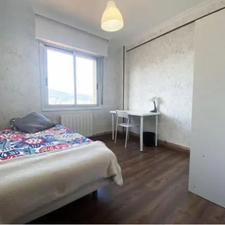 Rent this 4 bed apartment on Uribarri "B" zeharkalea / Travesía "B" de Uribarri in 3, 48007 Bilbao