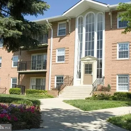 Buy this 3 bed condo on 3328 Spring Lane in Glen Forest, Bailey's Crossroads