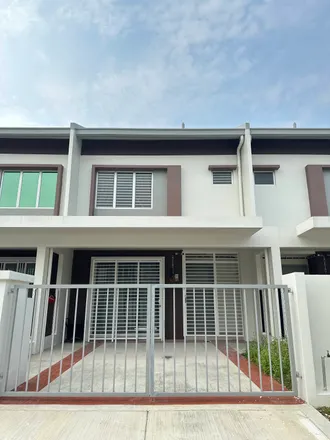 Rent this 3 bed apartment on Jalan St 1C/14 in Taman Teratai, 43900 Sepang