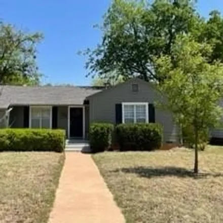 Rent this 3 bed house on 865 Grove Street in Abilene, TX 79605