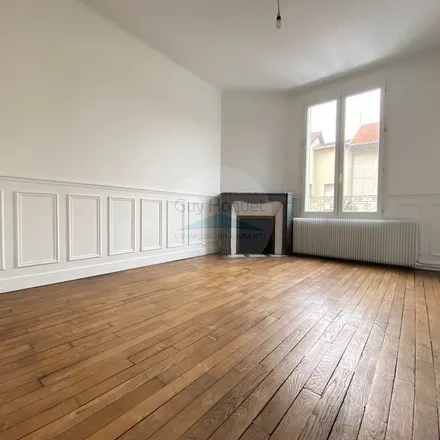 Rent this 3 bed apartment on 11 bis Rue Gallieni in 94230 Cachan, France