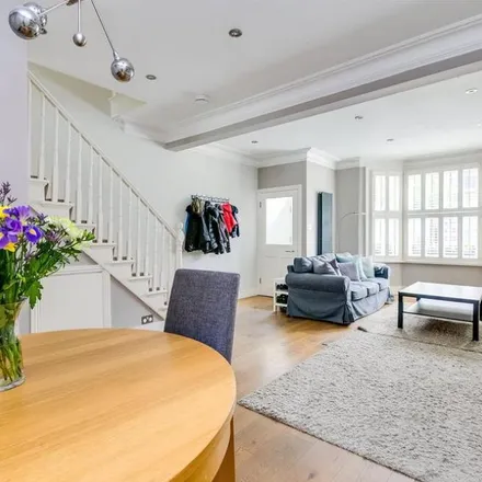 Rent this 5 bed duplex on Strawberry Local in Friars Place Lane, London
