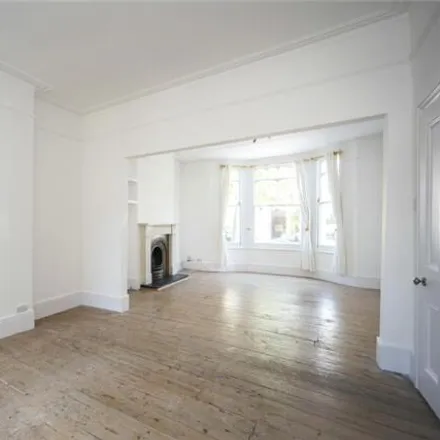 Image 3 - 27 Gloucester Road, London, TW9 3BS, United Kingdom - House for sale