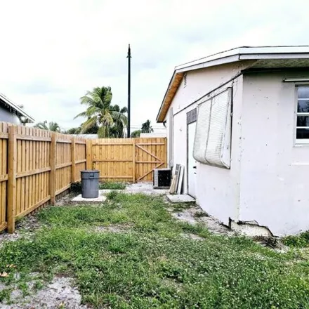 Image 6 - 1592 Northeast 31st Street, Cresthaven, Pompano Beach, FL 33064, USA - House for sale