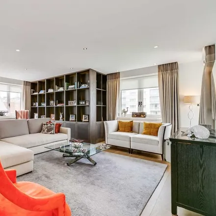 Rent this 3 bed apartment on King's Quay in Thames Avenue, London