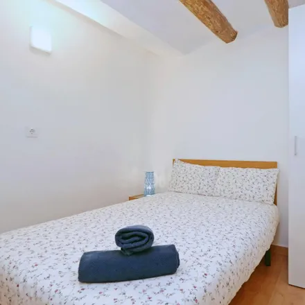 Rent this 2 bed room on Carrer d'Armengol in 1, 08003 Barcelona