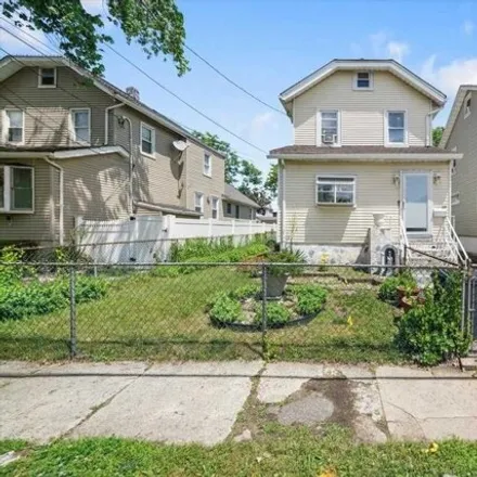 Buy this 3 bed house on 19 Maple St in Ridgefield Park, New Jersey
