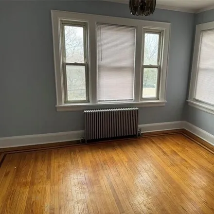 Image 6 - 594 Yonkers Avenue, Dunwoodie Heights, City of Yonkers, NY 10704, USA - House for rent