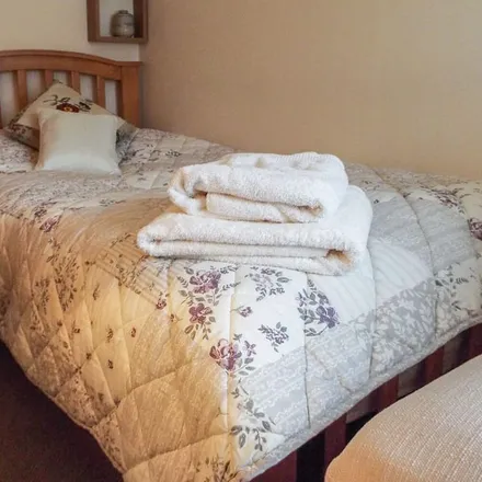 Rent this 3 bed townhouse on Gwaun-Cae-Gurwen in SA18 1PT, United Kingdom