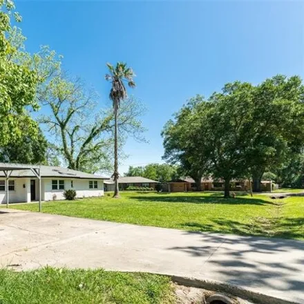 Image 3 - 190 East Meadow Lane, West Columbia, TX 77486, USA - House for sale