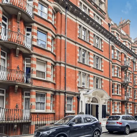 Rent this 4 bed room on Clarence Gate Gardens in 169-189 Glentworth Street, London