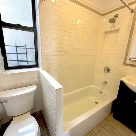 Image 2 - 106 Pinehurst Avenue, New York, NY 10033, USA - Apartment for rent