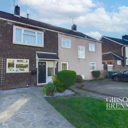 Buy this 2 bed townhouse on Cherrydown West in Basildon, SS16 5AT