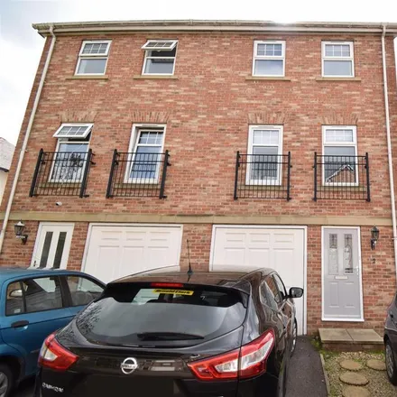 Rent this 3 bed townhouse on 12 The Courtyard in Horbury, WF2 8WF