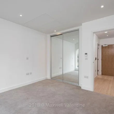 Image 3 - Cross Road, Cherry Orchard Road, London, CR0 6GA, United Kingdom - Apartment for rent