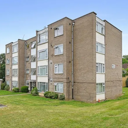 Rent this 2 bed apartment on Poplar Grove in London, HA9 9DP