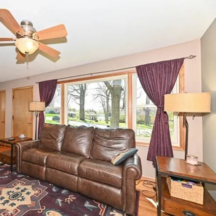 Image 2 - 11610 West Mount Vernon Avenue, Wauwatosa, WI 53226, USA - House for sale