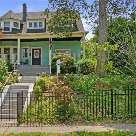 Buy this 4 bed house on 226 Castleton Avenue in New York, NY 10301