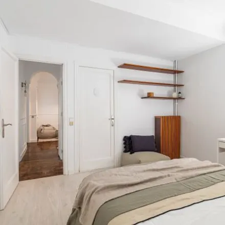 Rent this 3 bed room on Carrer de Balmes in 327, 08006 Barcelona
